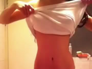 身材高挑美女浴室自拍撫慰揉乳